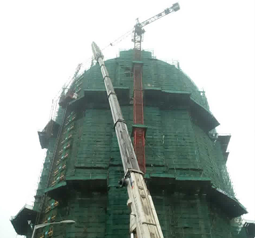 南平市吊车在工地上作业